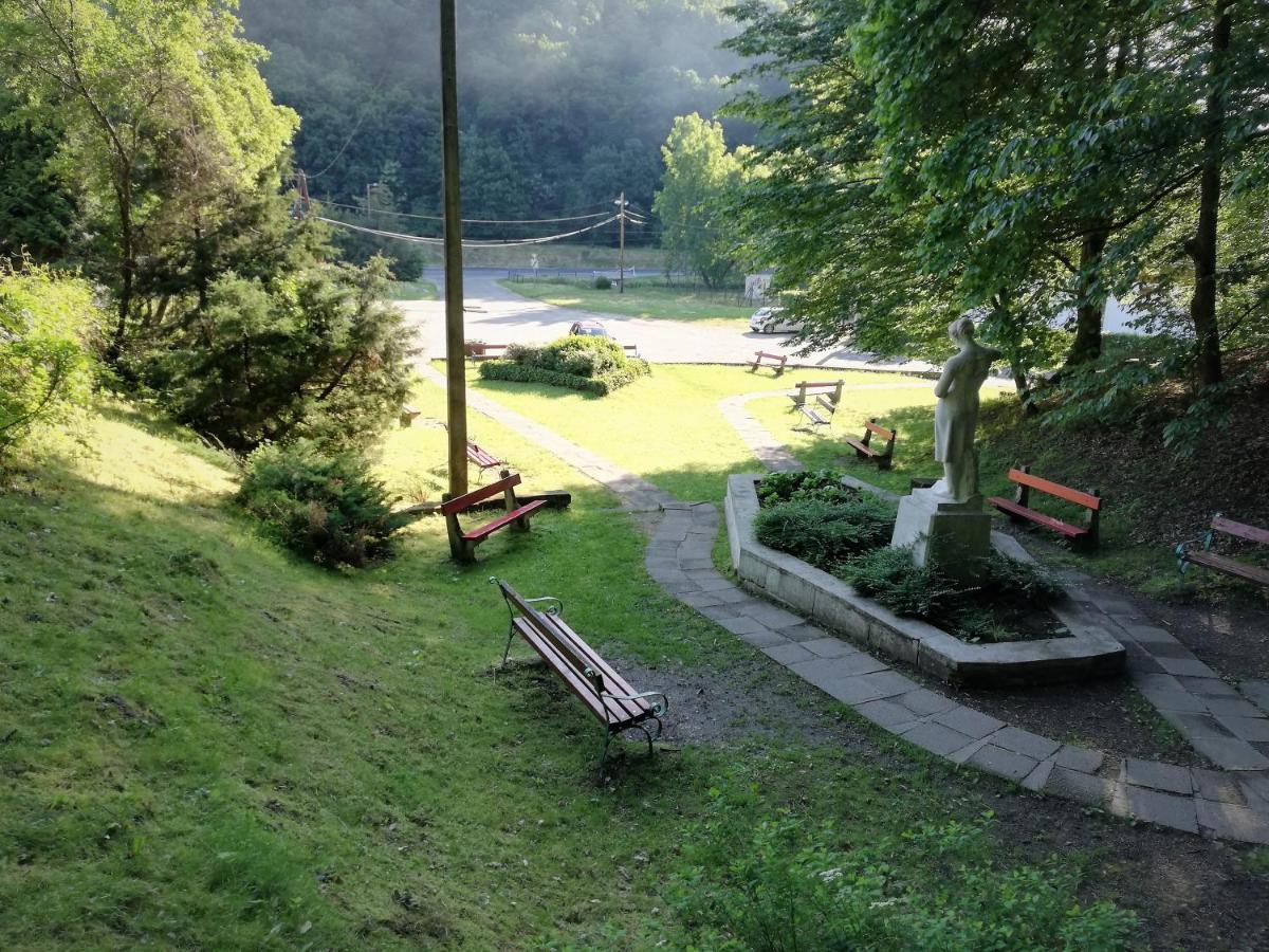 Parva Foresta Daire Miskolc Dış mekan fotoğraf